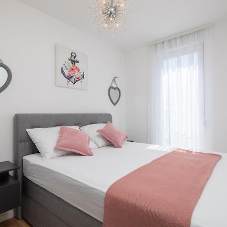 Apartment Alegria In Okrug With Heated Pool, Sea View, Jacuzzi, Wifi Trogir Exterior photo