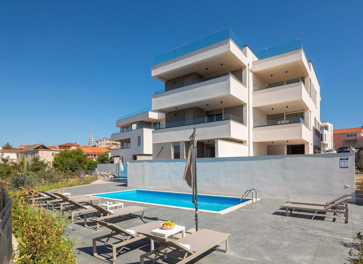 Apartment Alegria In Okrug With Heated Pool, Sea View, Jacuzzi, Wifi Trogir Exterior photo