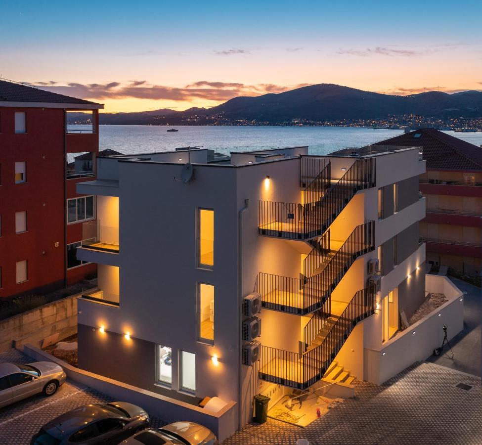Apartment Alegria In Okrug With Heated Pool, Sea View, Jacuzzi, Wifi Trogir Exterior photo