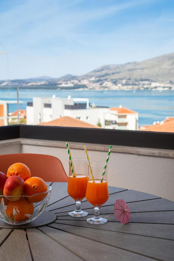 Apartment Alegria In Okrug With Heated Pool, Sea View, Jacuzzi, Wifi Trogir Exterior photo