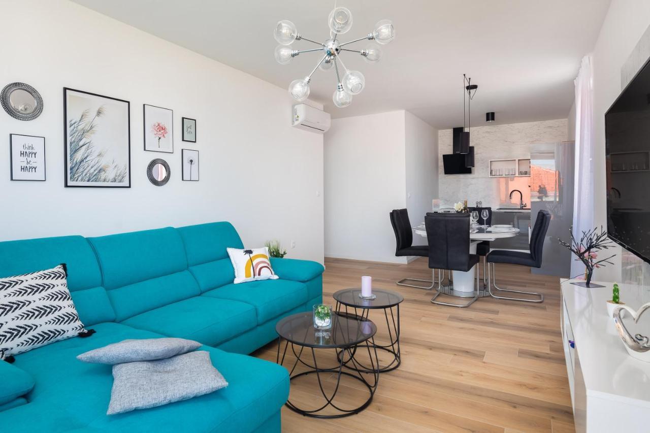 Apartment Alegria In Okrug With Heated Pool, Sea View, Jacuzzi, Wifi Trogir Exterior photo