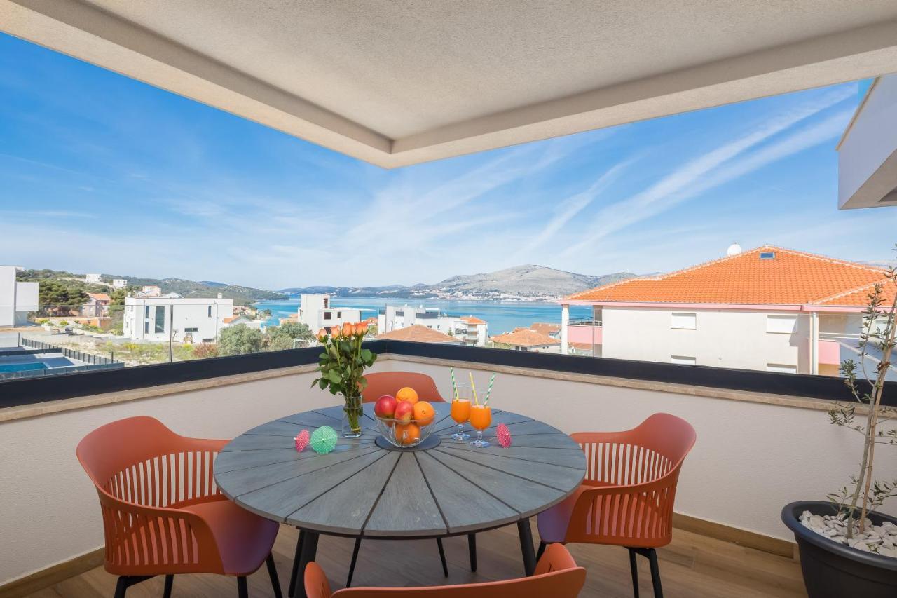 Apartment Alegria In Okrug With Heated Pool, Sea View, Jacuzzi, Wifi Trogir Exterior photo