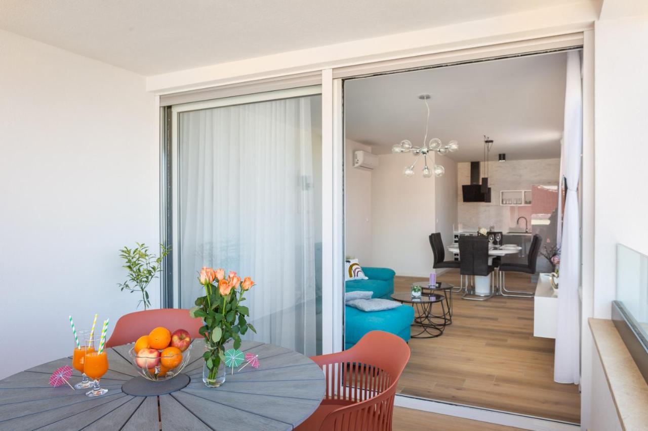 Apartment Alegria In Okrug With Heated Pool, Sea View, Jacuzzi, Wifi Trogir Exterior photo
