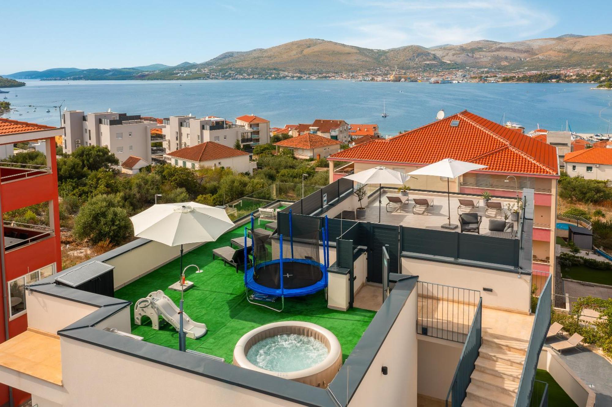Apartment Alegria In Okrug With Heated Pool, Sea View, Jacuzzi, Wifi Trogir Exterior photo